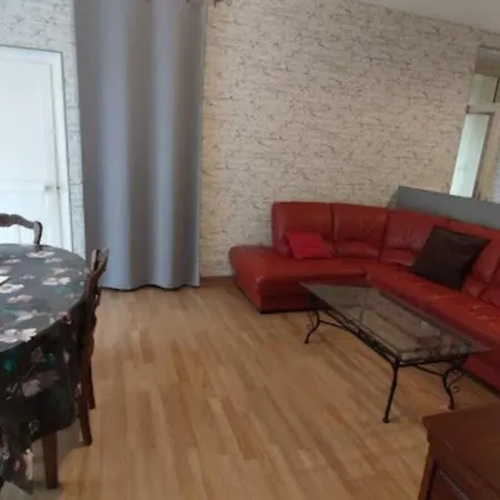 Apartment Gite 43 *